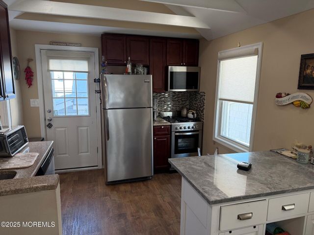 7 Brunswick Place, Point Pleasant Beach, NJ 08742