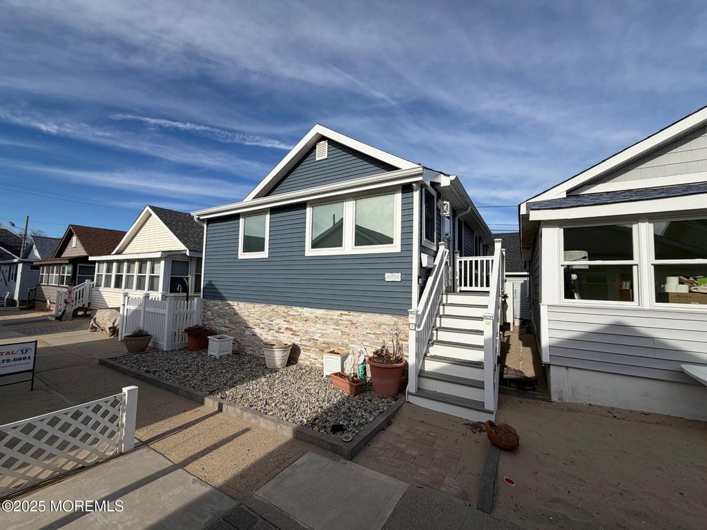 7 Brunswick Place, Point Pleasant Beach, NJ 08742