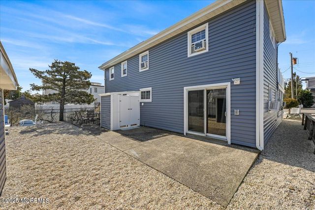 273 N 12th Street, Fl 1, Surf City, NJ 08008