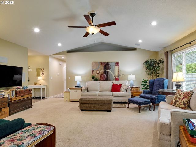 411 Ike Mooney Rd Ne, Silverton, OR 97381