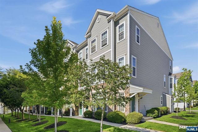 13 Dahlia Lane, Garfield, NJ 07026