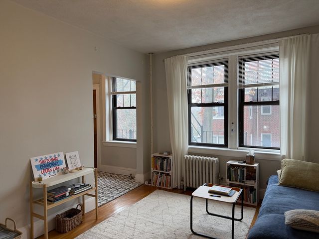 189 Chestnut Hill Ave 14, Boston, MA 02135