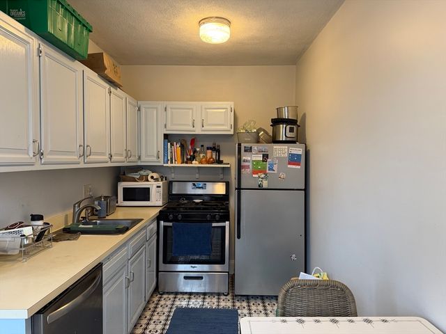 189 Chestnut Hill Ave 14, Boston, MA 02135
