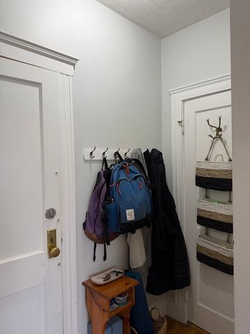 189 Chestnut Hill Ave 14, Boston, MA 02135