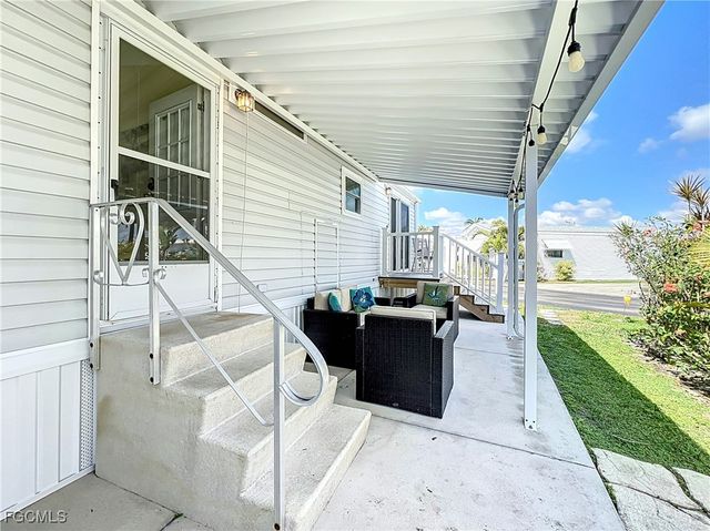 11561 Blue Warbler DR, Fort Myers, FL 33908