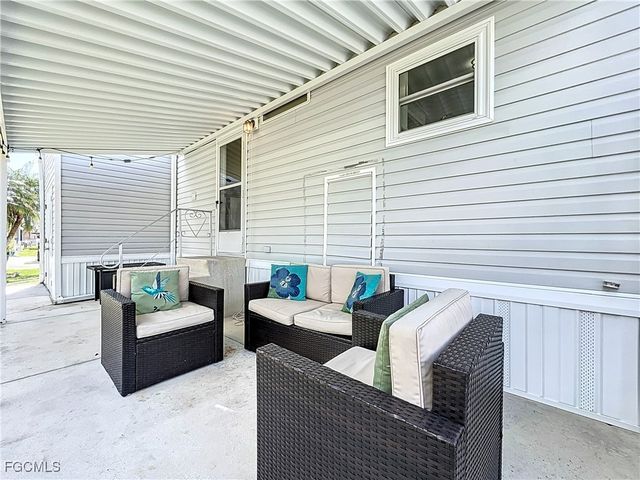 11561 Blue Warbler DR, Fort Myers, FL 33908