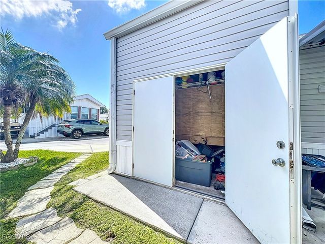 11561 Blue Warbler DR, Fort Myers, FL 33908