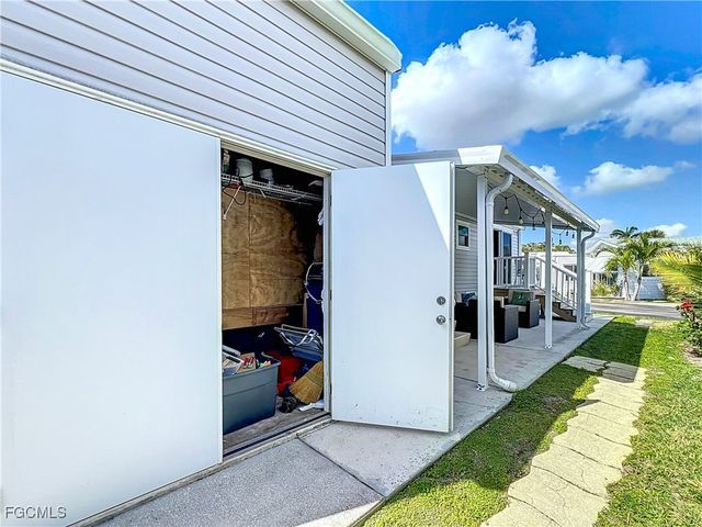 11561 Blue Warbler DR, Fort Myers, FL 33908