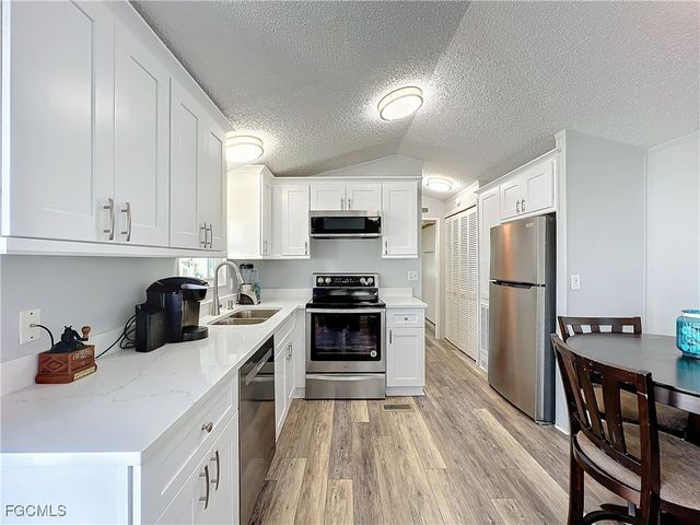 11561 Blue Warbler DR, Fort Myers, FL 33908