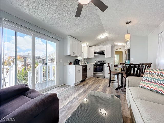 11561 Blue Warbler DR, Fort Myers, FL 33908