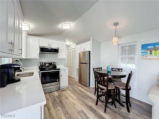 11561 Blue Warbler DR, Fort Myers, FL 33908