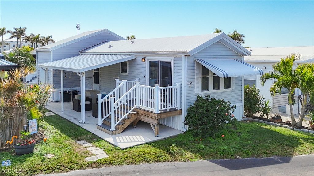 11561 Blue Warbler DR, Fort Myers, FL 33908