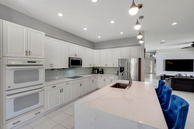 19084 Skyridge Circle, Boca Raton, FL 33498