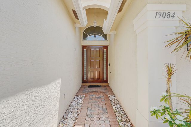 19084 Skyridge Circle, Boca Raton, FL 33498