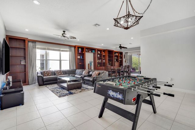 19084 Skyridge Circle, Boca Raton, FL 33498