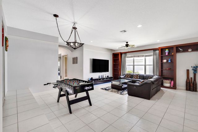 19084 Skyridge Circle, Boca Raton, FL 33498