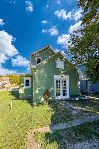 122 W 4th Avenue, Dayton, KY 41074