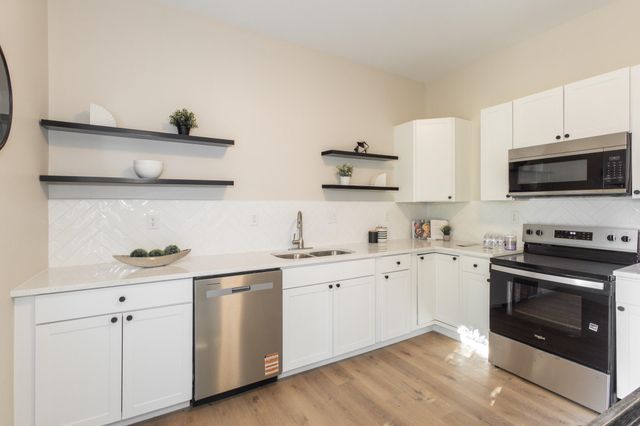 122 W 4th Avenue, Dayton, KY 41074