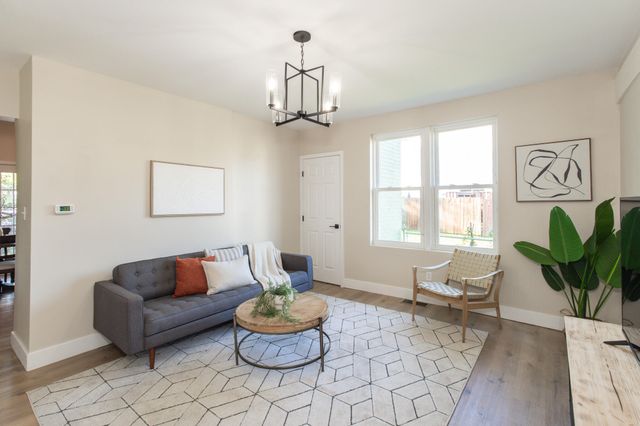 122 W 4th Avenue, Dayton, KY 41074