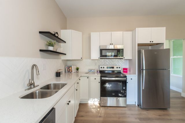 122 W 4th Avenue, Dayton, KY 41074