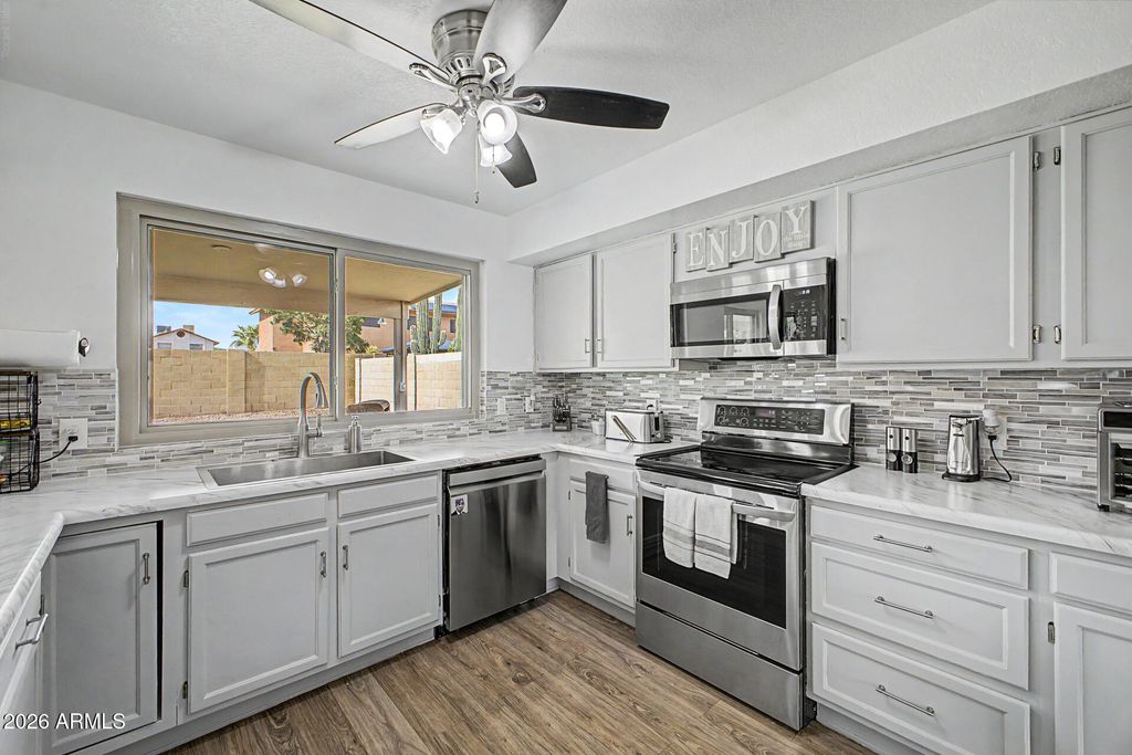 3926 W MARIPOSA GRANDE Lane, Glendale, AZ 85310 — photo 4