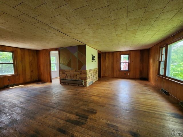 27 Brown Street, Lysander, NY 13027