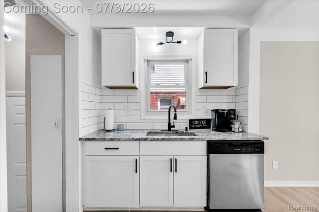 10013 Warwick Street, Detroit, MI 48228