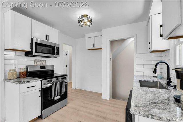 10013 Warwick Street, Detroit, MI 48228