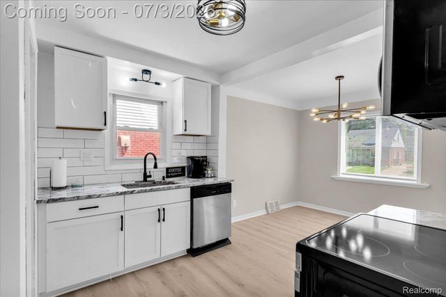 10013 Warwick Street, Detroit, MI 48228