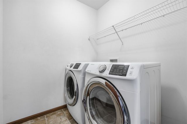 135 Woodstone Lane, Cedar Rapids, IA 52404