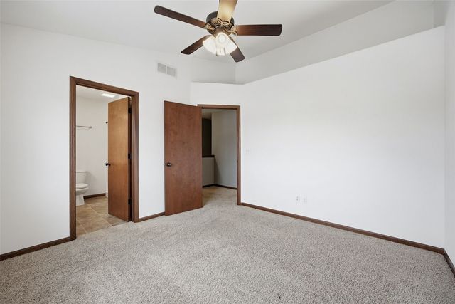 135 Woodstone Lane, Cedar Rapids, IA 52404