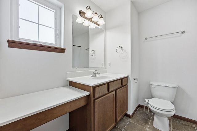 135 Woodstone Lane, Cedar Rapids, IA 52404