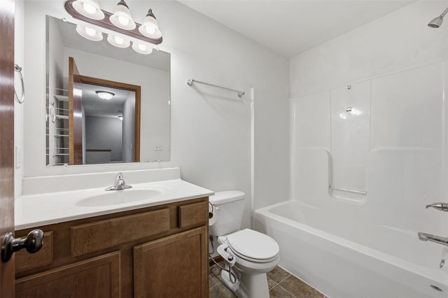 135 Woodstone Lane, Cedar Rapids, IA 52404