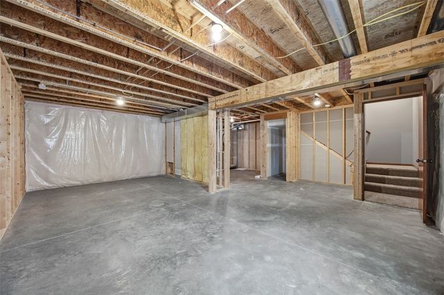 135 Woodstone Lane, Cedar Rapids, IA 52404