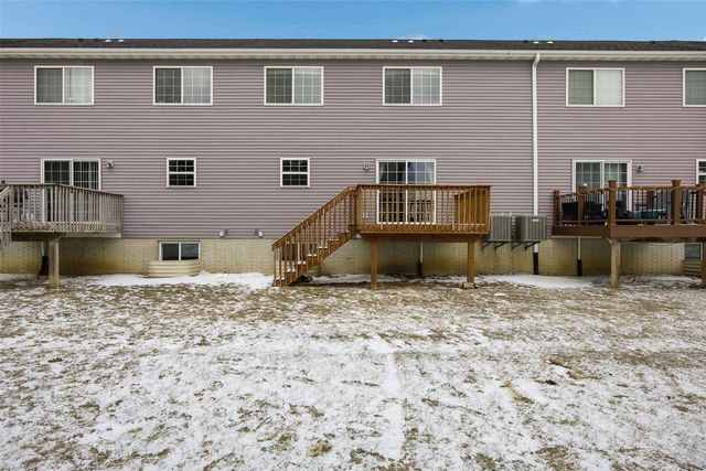 135 Woodstone Lane, Cedar Rapids, IA 52404