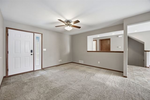 135 Woodstone Lane, Cedar Rapids, IA 52404