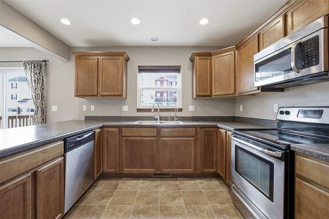 135 Woodstone Lane, Cedar Rapids, IA 52404