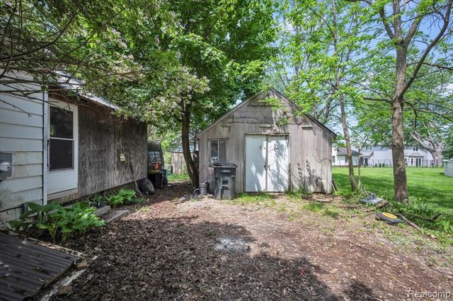 2200 W Oregon Street, Lapeer, MI 48446