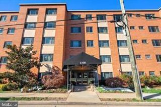 1300 S ARLINGTON RIDGE RD #702, Arlington, VA 22202