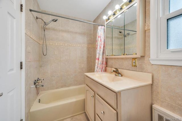 32 Beverly Street, Islip, NY 11751