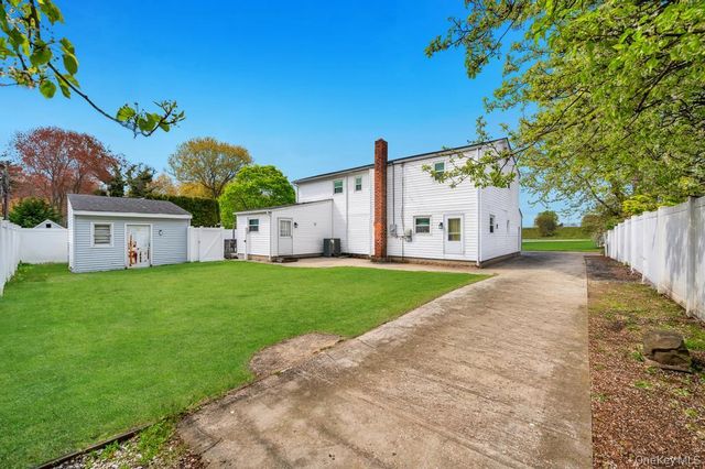 32 Beverly Street, Islip, NY 11751