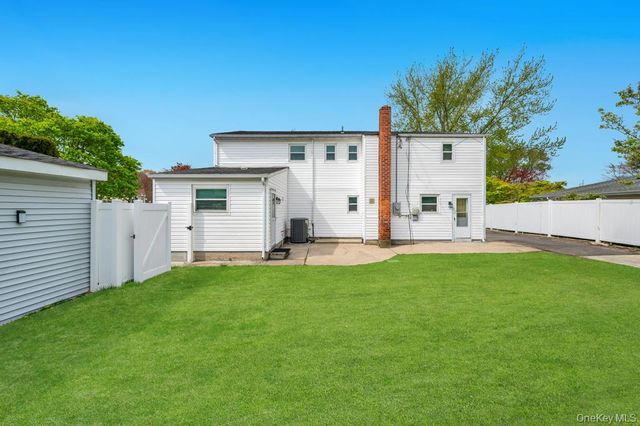 32 Beverly Street, Islip, NY 11751