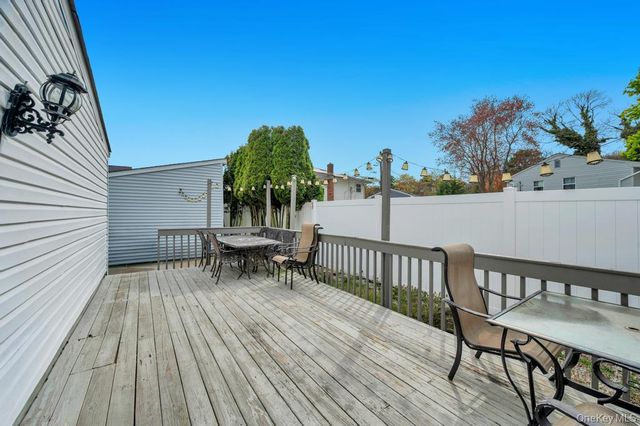 32 Beverly Street, Islip, NY 11751