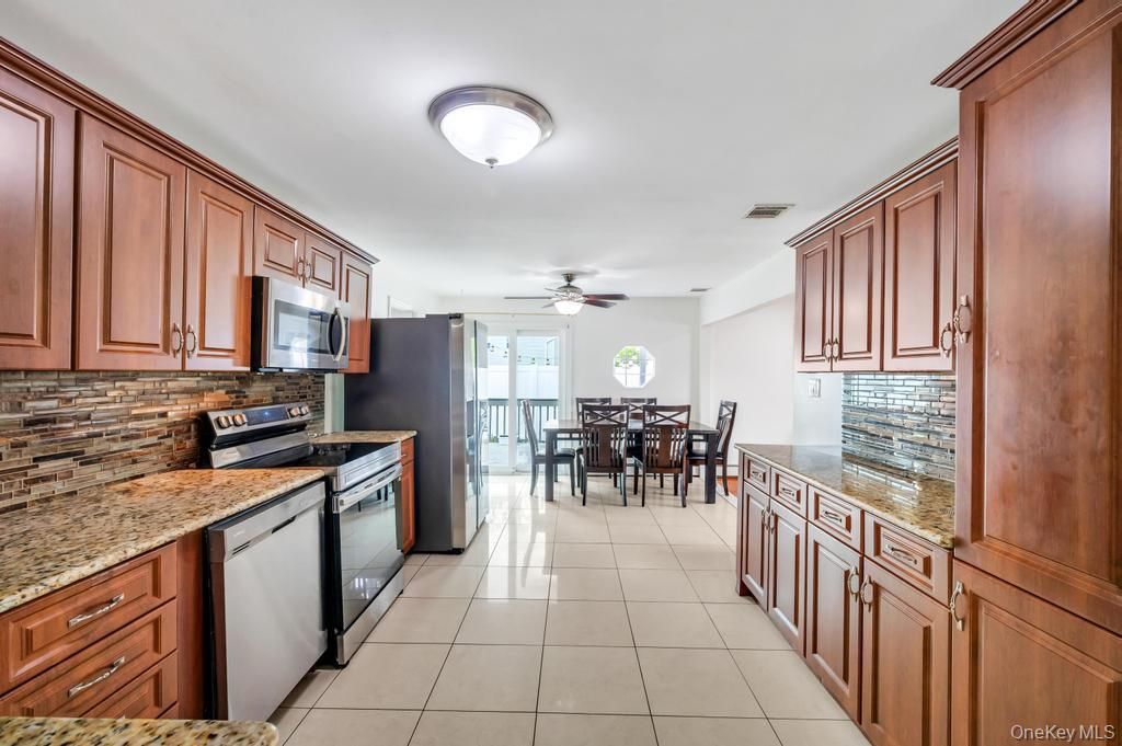 32 Beverly Street, Islip, NY 11751