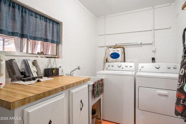 5681 S Moson Road, Hereford, AZ 85615