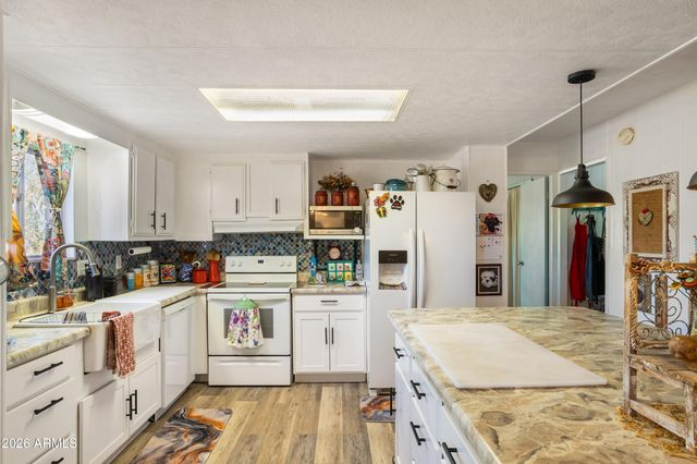 5681 S Moson Road, Hereford, AZ 85615