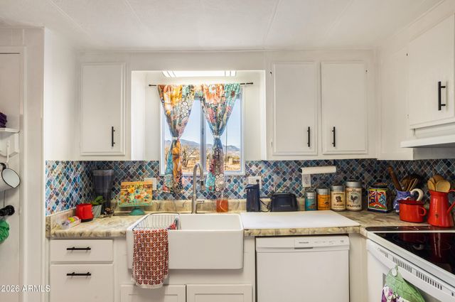 5681 S Moson Road, Hereford, AZ 85615