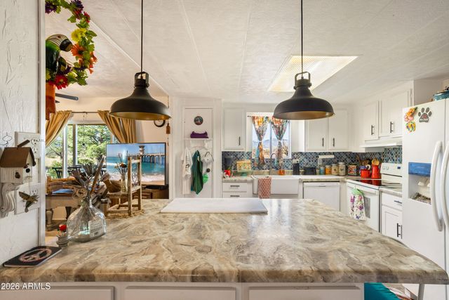 5681 S Moson Road, Hereford, AZ 85615