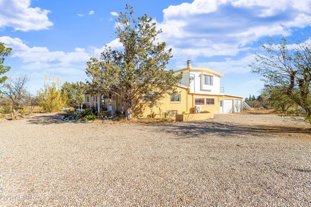 5681 S Moson Road, Hereford, AZ 85615