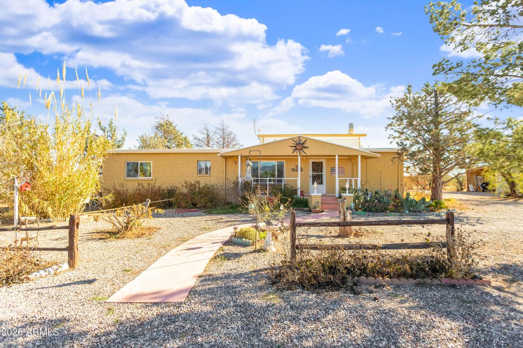 5681 S Moson Road, Hereford, AZ 85615